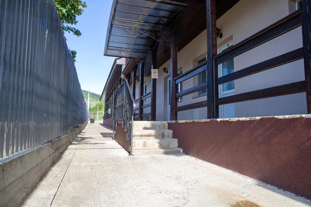Motel Aris Meridian Piatra Neamţ 外观 照片
