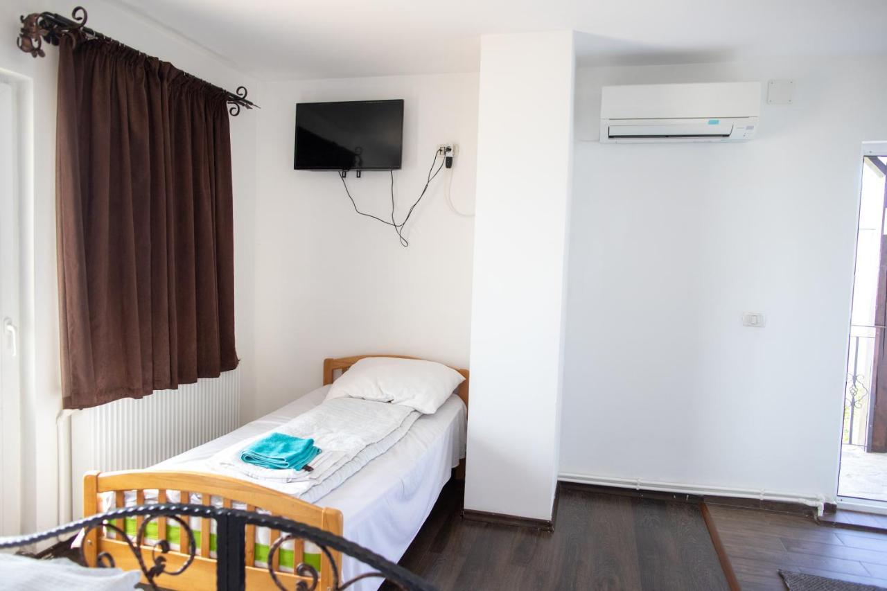 Motel Aris Meridian Piatra Neamţ 外观 照片